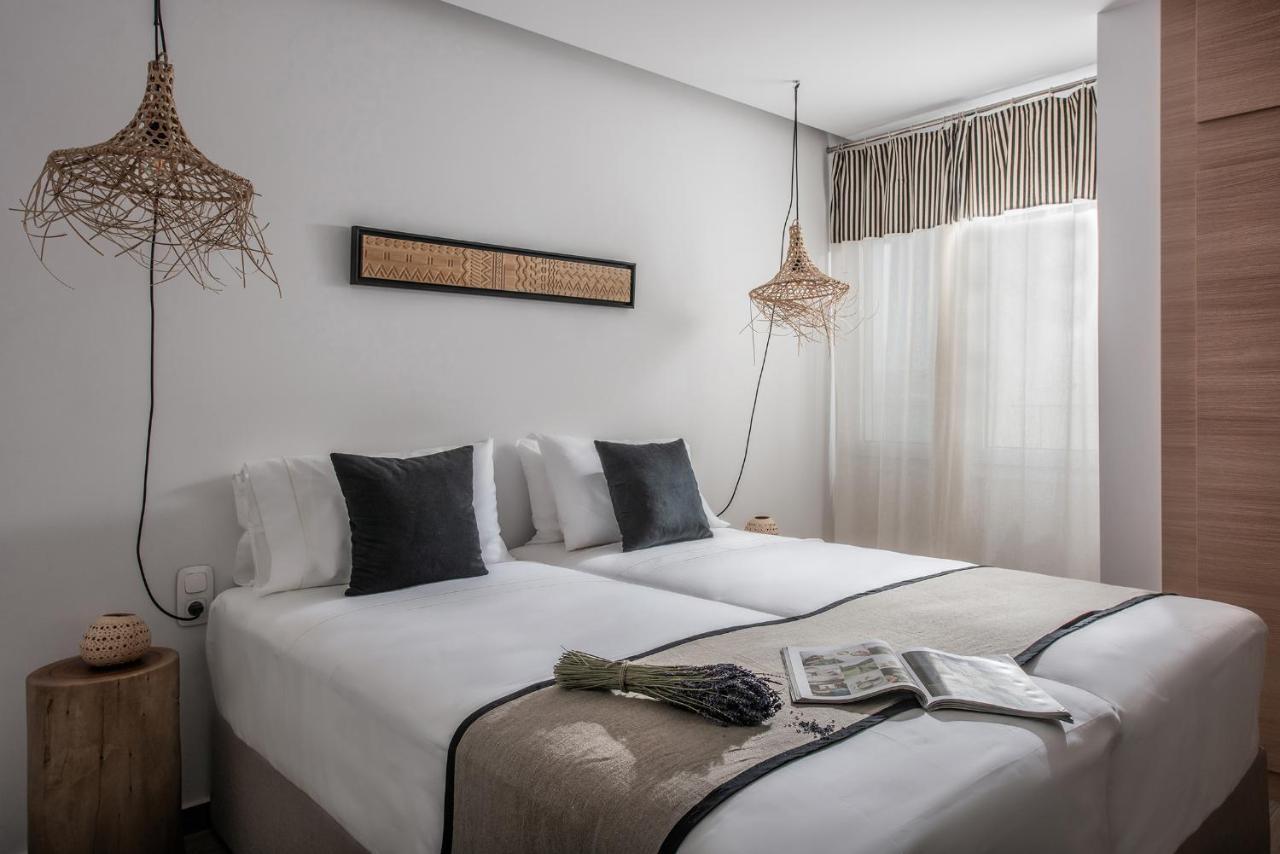 Khroma Luxury Suite 2 Beach Front Apartment 헐소니소스 외부 사진