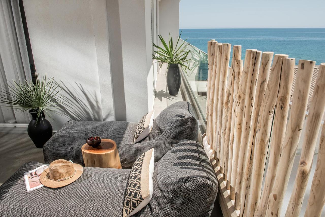 Khroma Luxury Suite 2 Beach Front Apartment 헐소니소스 외부 사진