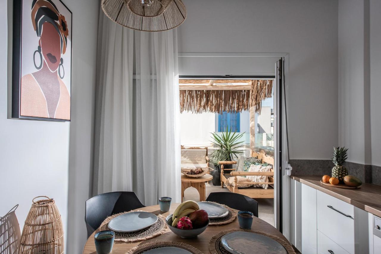Khroma Luxury Suite 2 Beach Front Apartment 헐소니소스 외부 사진