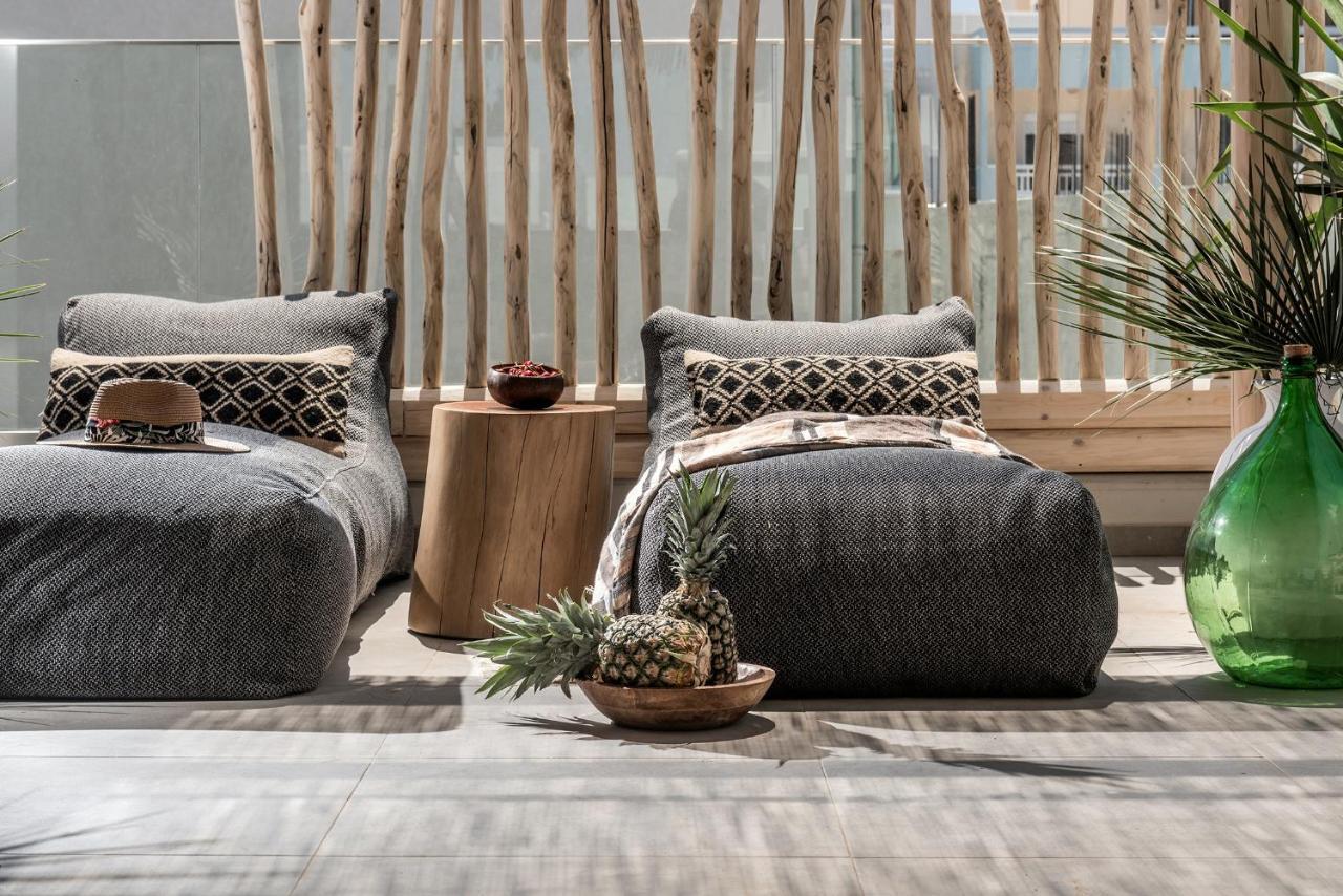 Khroma Luxury Suite 2 Beach Front Apartment 헐소니소스 외부 사진