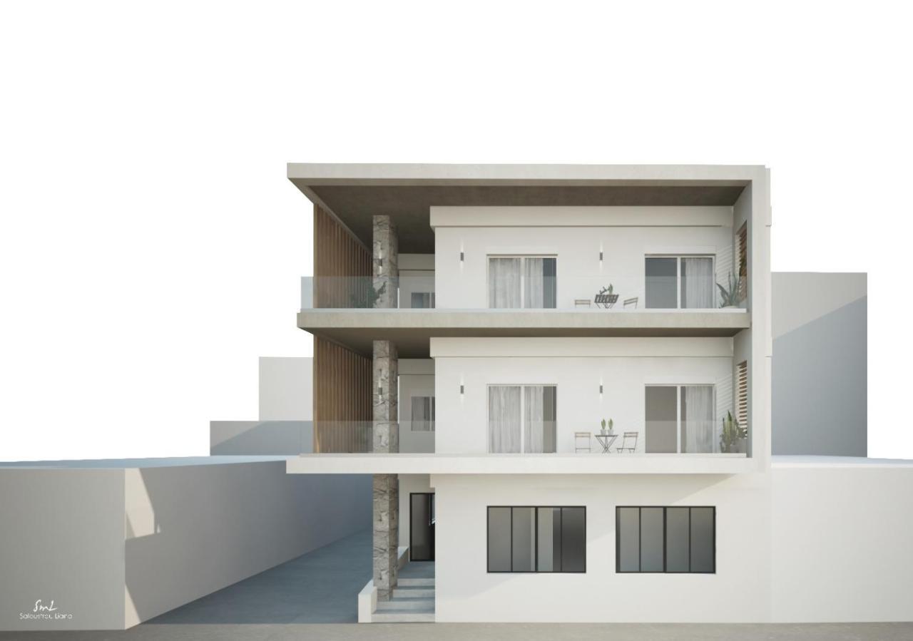 Khroma Luxury Suite 2 Beach Front Apartment 헐소니소스 외부 사진
