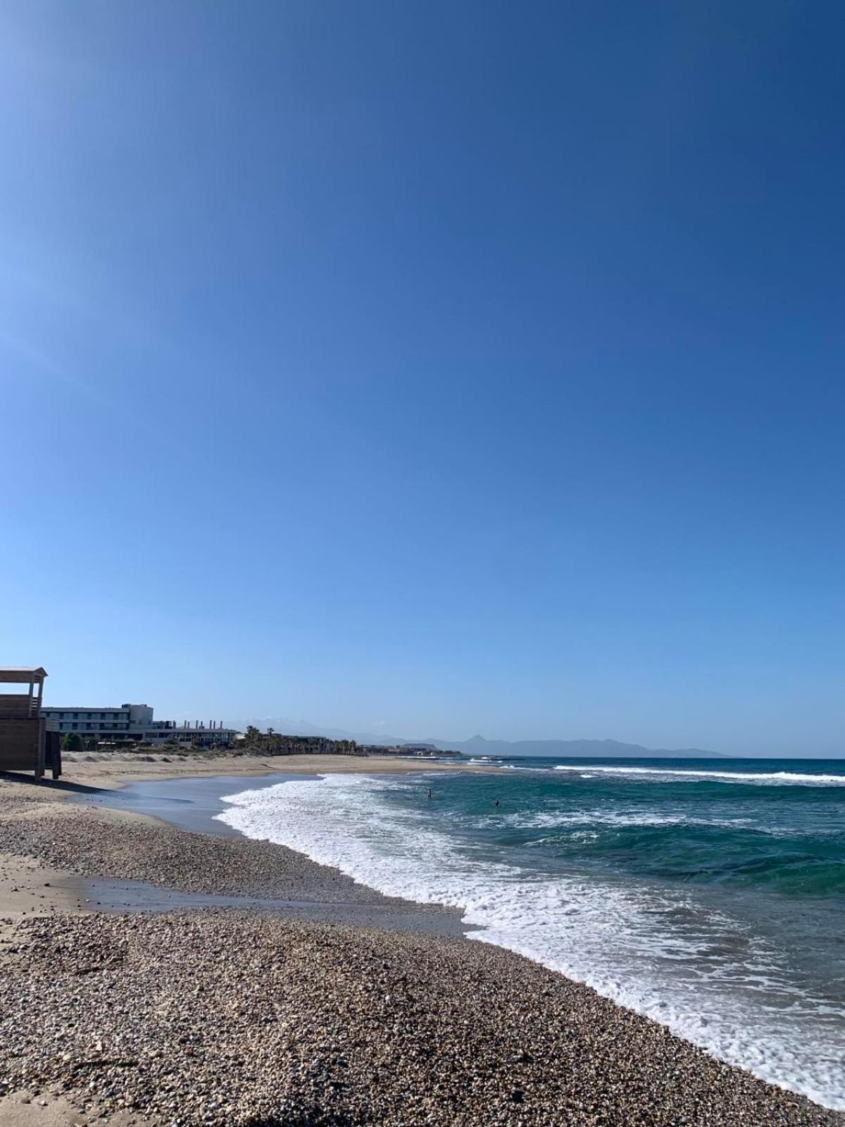 Khroma Luxury Suite 2 Beach Front Apartment 헐소니소스 외부 사진